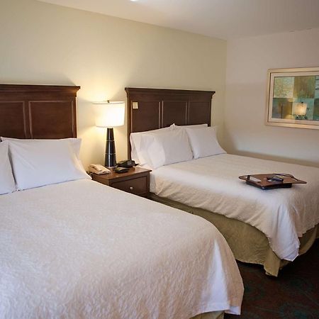 Hampton Inn Colby Exteriör bild