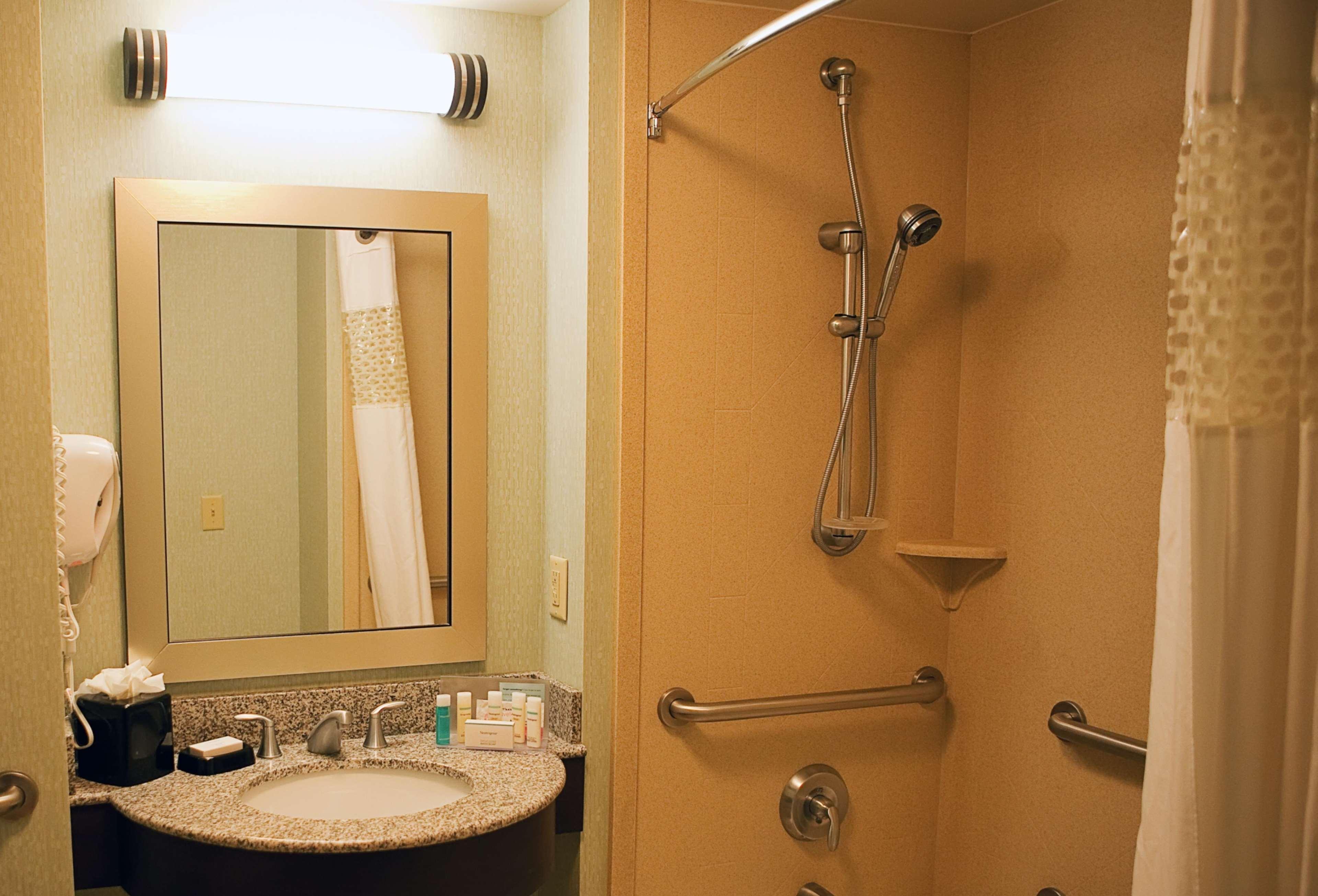 Hampton Inn Colby Exteriör bild