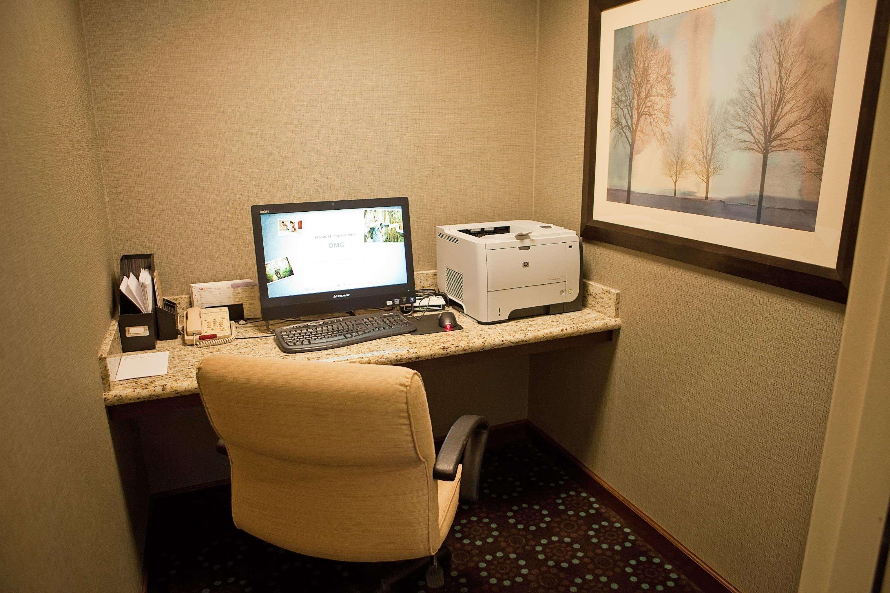Hampton Inn Colby Exteriör bild