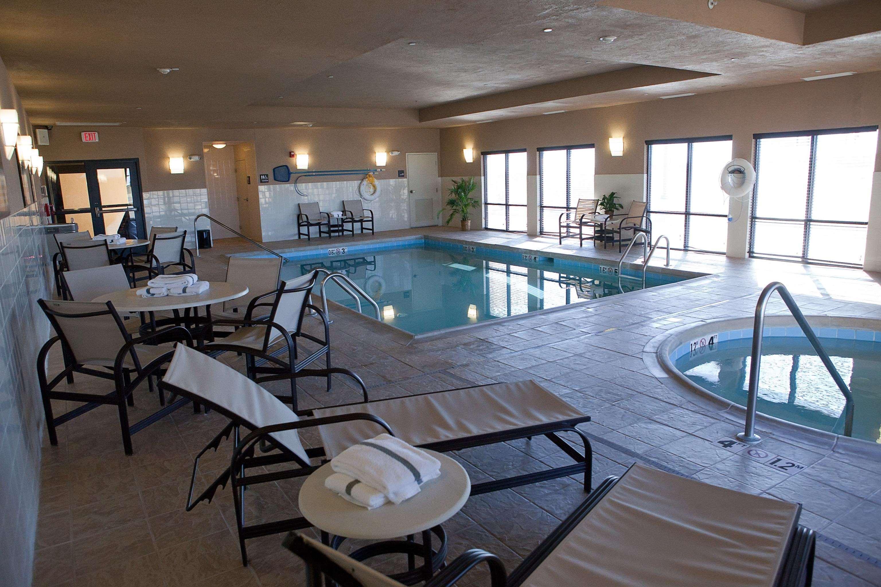 Hampton Inn Colby Exteriör bild