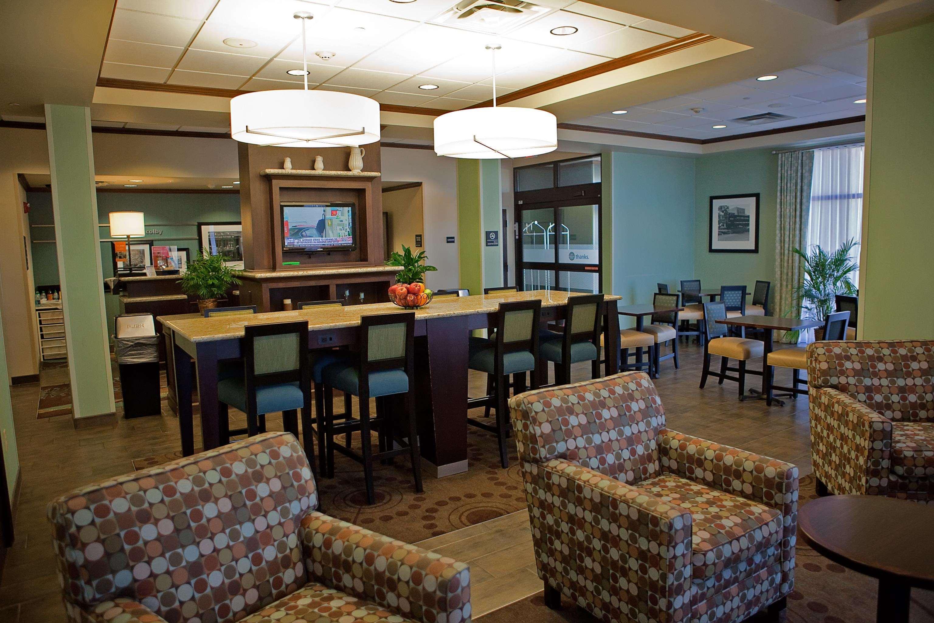 Hampton Inn Colby Exteriör bild