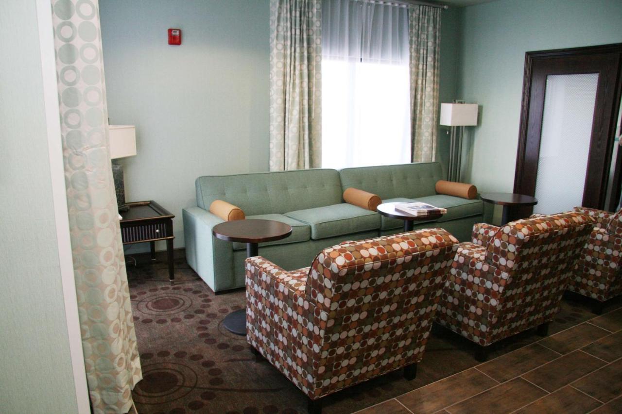 Hampton Inn Colby Exteriör bild