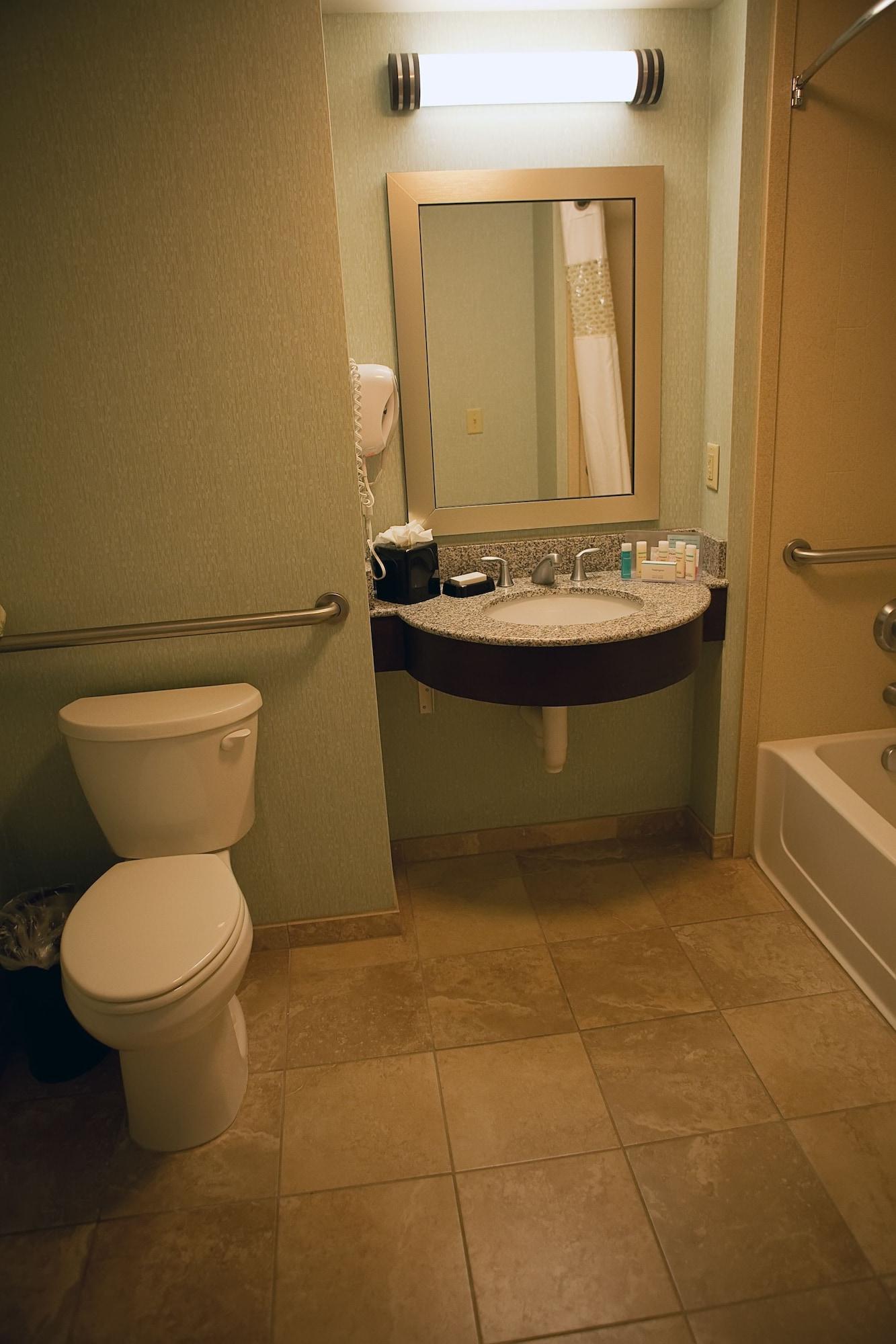 Hampton Inn Colby Exteriör bild