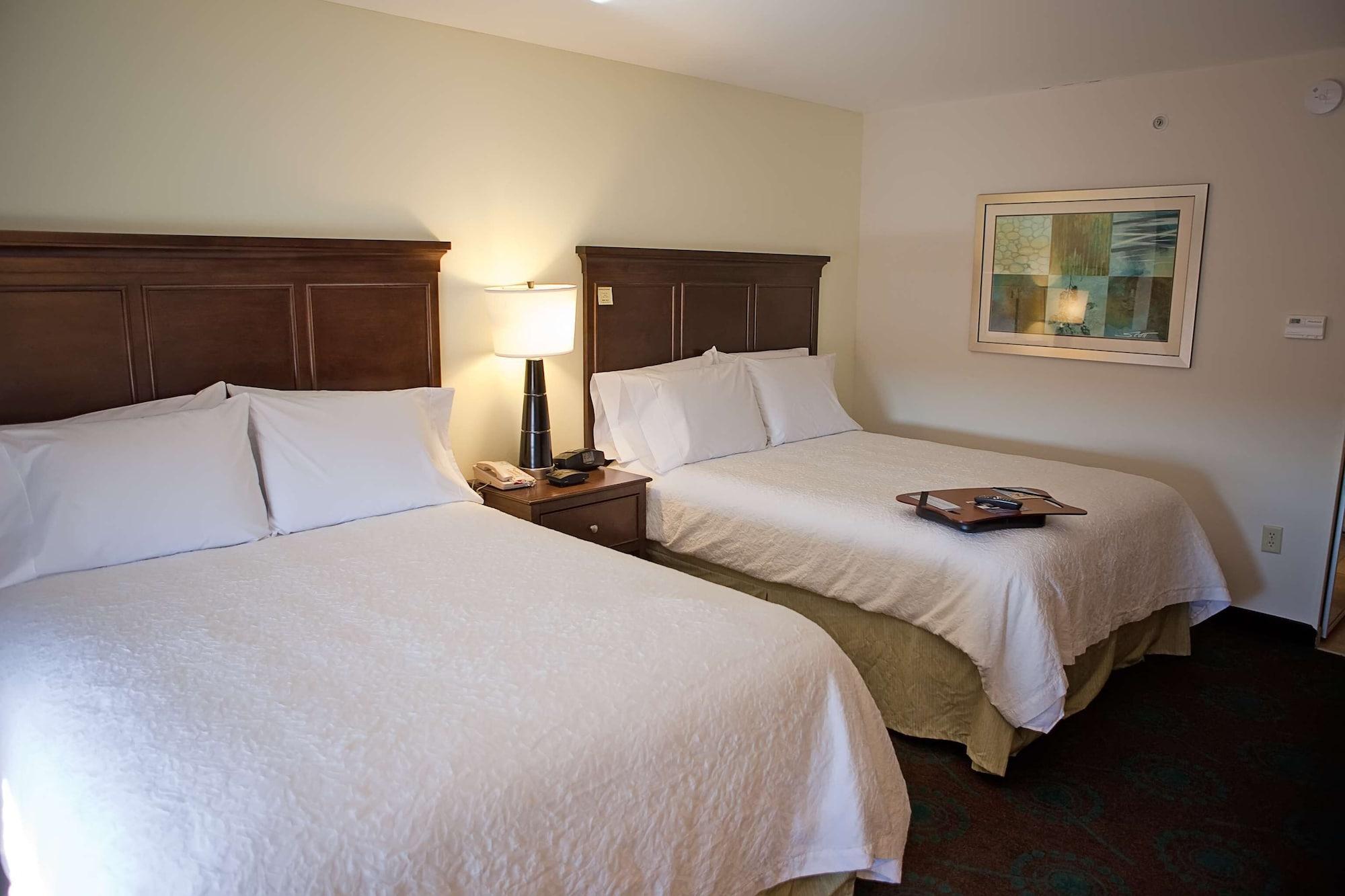 Hampton Inn Colby Exteriör bild