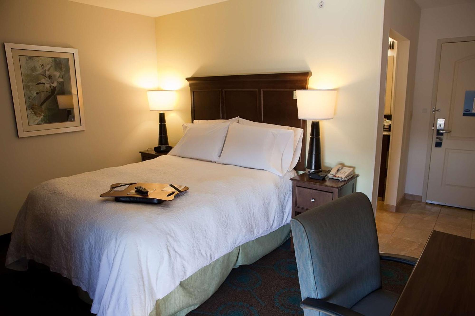 Hampton Inn Colby Exteriör bild