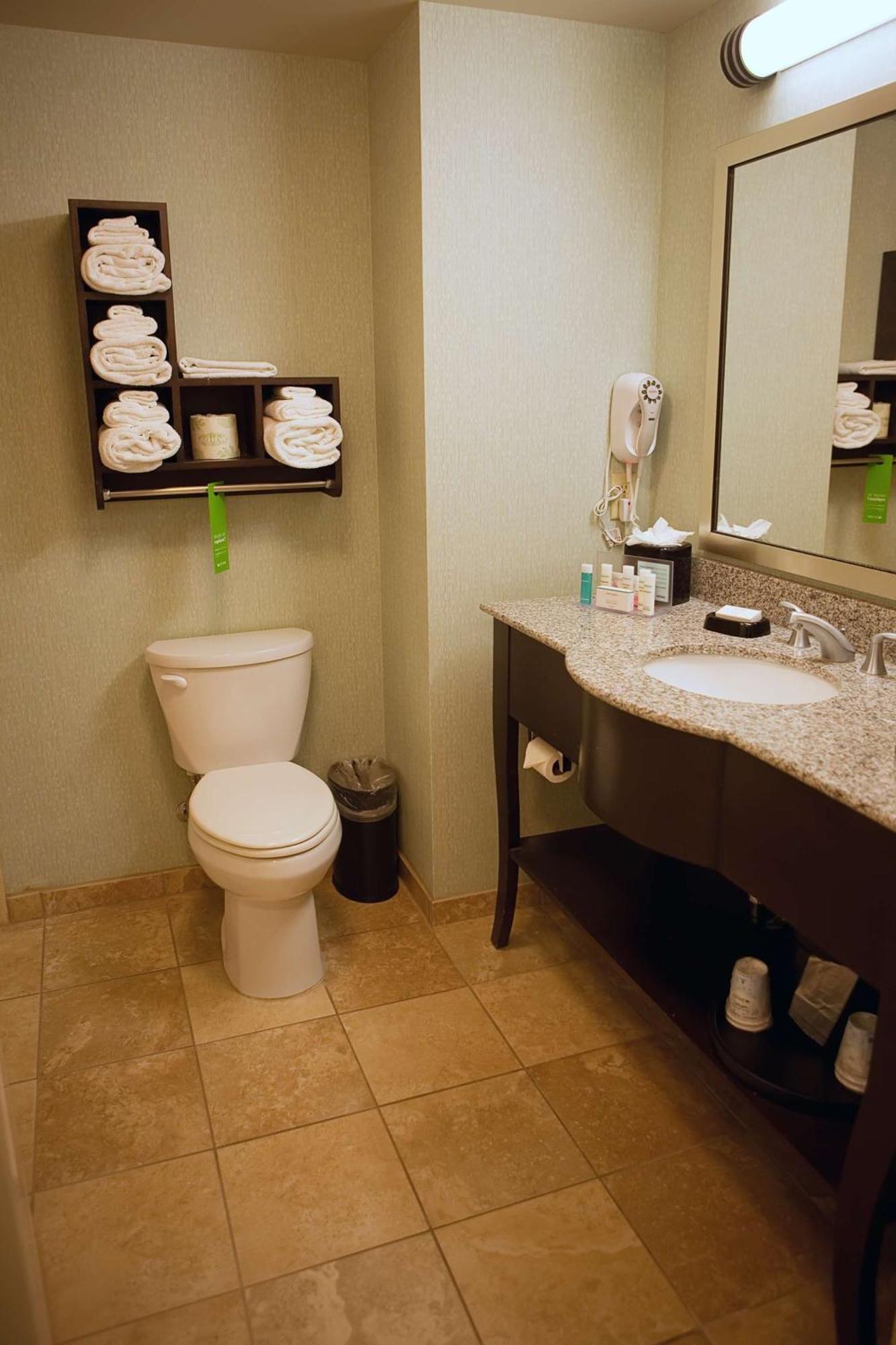 Hampton Inn Colby Exteriör bild